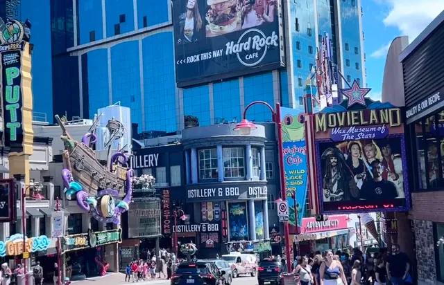 Niagara Falls Family Fun Guide: Clifton Hill Carnival Wonderland! 