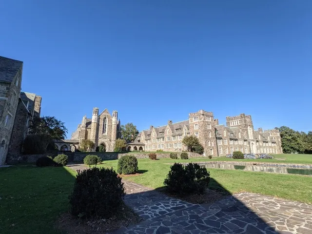 🏙️🛣️ 5 ATL Must-Visits (Plus Emojis!)