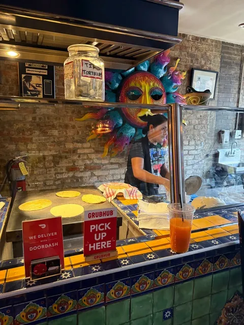 Tried GREEN IGUANA at Chicago's WILDEST Restaurant?! 🦎