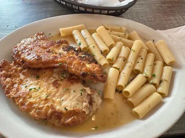 🍝 An Amazing Classic Italian Neighborhood Restaurant! 🏽