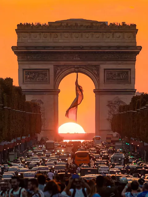 Paris’ Most Romantic Sunset Viewpoints 📷