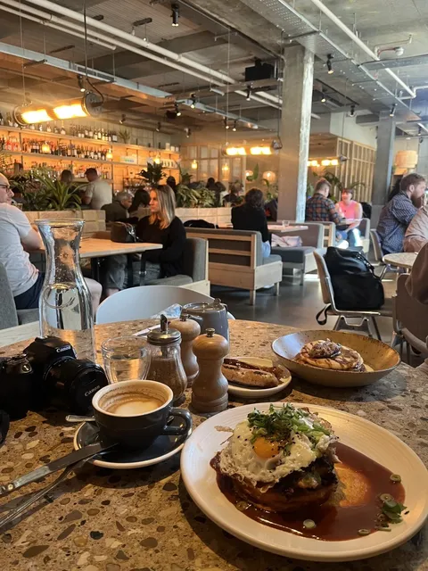 London Restaurant Exploration | Caravan at Canary Wharf