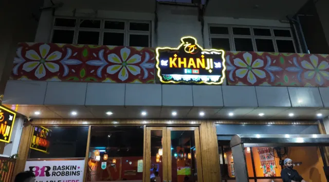 Spice-Grilled Meat + Garlic Naan, So Good We Wanted to Pack the Spices