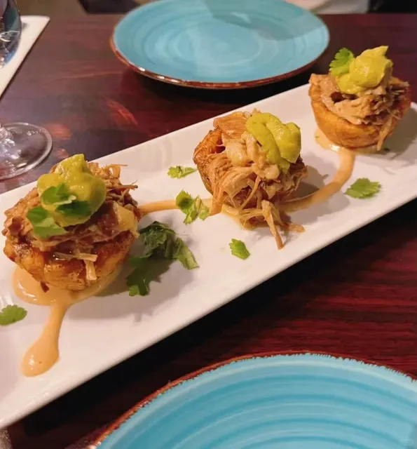 🇨🇦 Niagara Falls Nearby: Delicious Cuban Cuisine 🌴