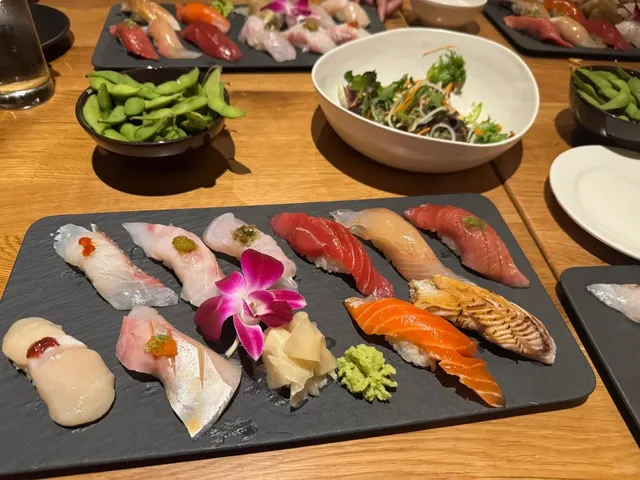 A High-End Omakase That Stands Out From Its Surroundings 🍣✨