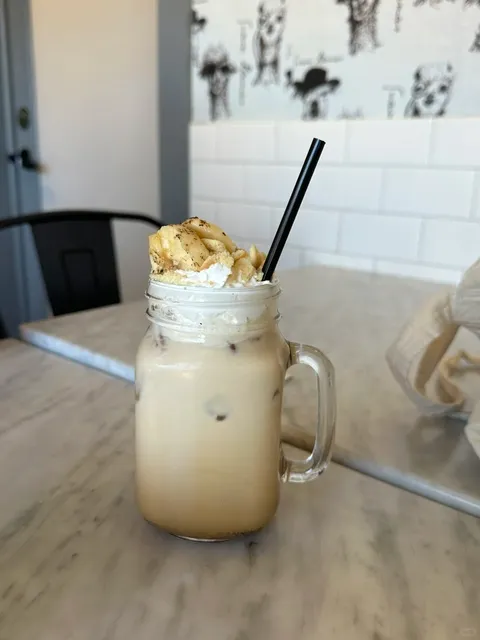 Fun Swings, Fair Trade Coffee & Tasty Eats ☕🦙