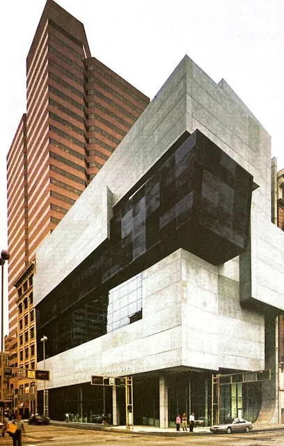  Cincinnati Contemporary Arts Center (CAC) 