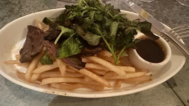 A Surprisingly Reliable Hotel Restaurant! 🍽️🏨