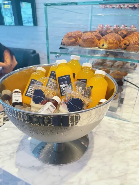 🇨🇦 Breakfast at Provisions - Kitsilano's New Spot! ☕🍳