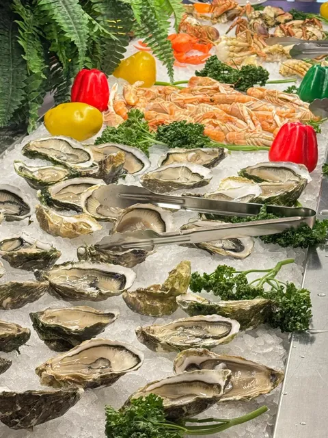  Paris' Best-Kept Secret: €18.8 ALL-YOU-CAN-EAT Seafood Feast! 🦪🍤