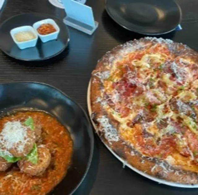 🍕 GRAFFITO PIZZA: Where River Views Meet Perfect Thin Crust! 🍕