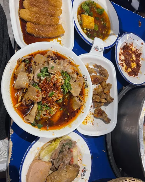 🍢 Burnaby's Best AYCE Skewer Hot Pot | Roadside Spicy Potn Review  