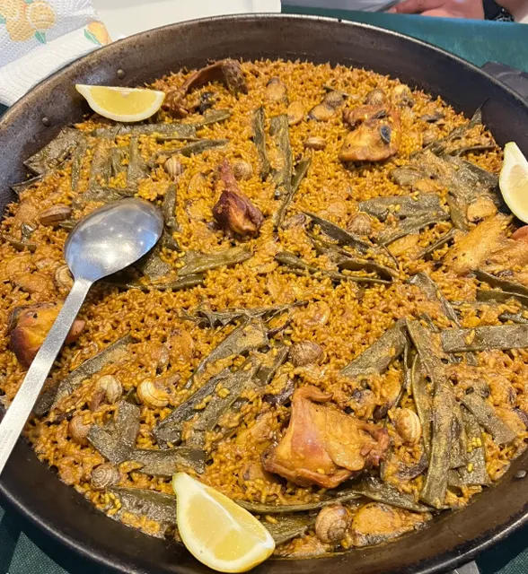 ⚠ Must-try restaurant near Valencia Science and Art City 🍴