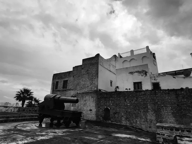 A Timeless Fortress Overlooking the Crossroads of Continents 🌊✨（2）