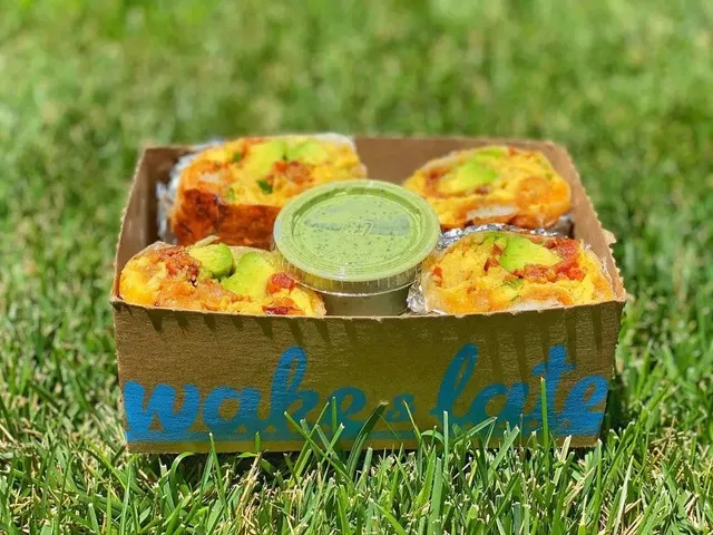 Walk and Late Free Breakfast 🌯☕