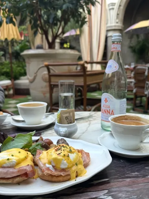 🌿 LA Vibes Outdoor Dining | Chateau Marmont 🍃