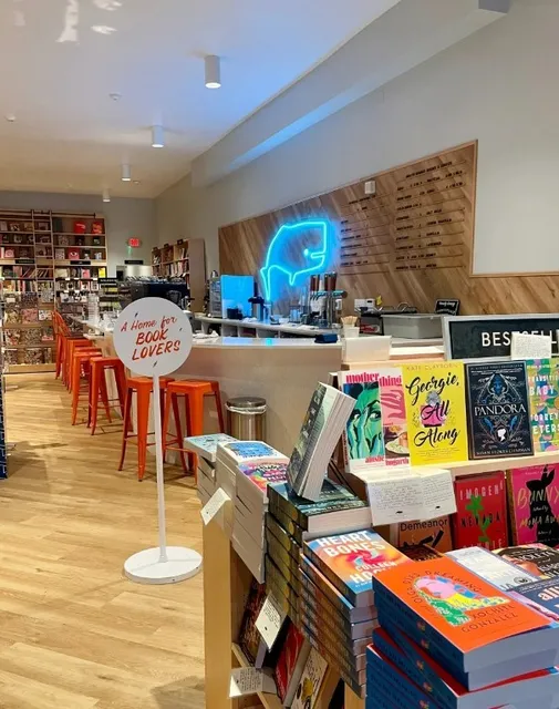  White Whale Bookstore📚 ☕