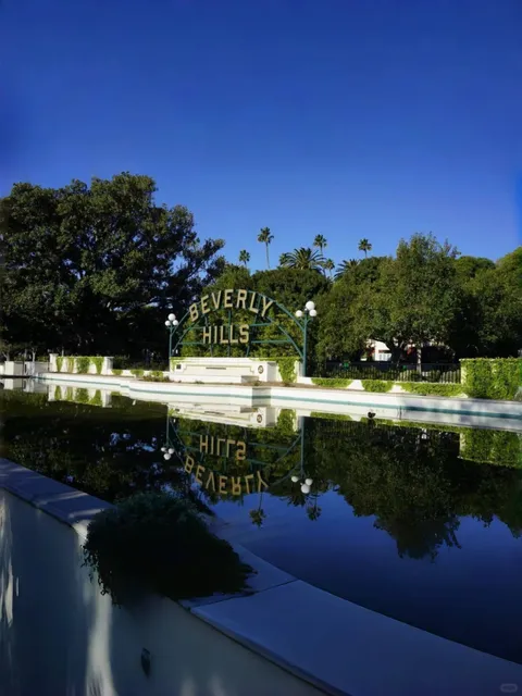 🏰✨ Beverly Hills: Where Stars Shine Brightest! ✨🏰