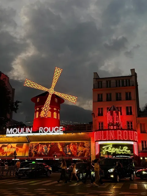 🇫🇷 Paris by Night | Moulin Rouge: A Glittering Time Capsule 💃🍾