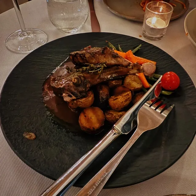  Taguig's Cozy Date Spot: Where Food & Vibes Shine! 🍷