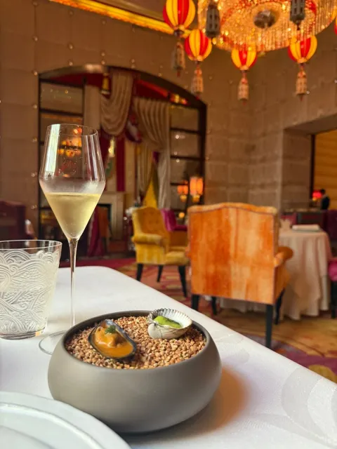 🎨 Perfectly Depicted – Food, Service & Surreal Design! 🎨