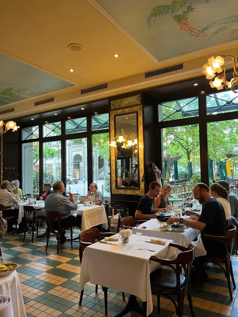 Zurich Restaurants: No Misses! 🌟