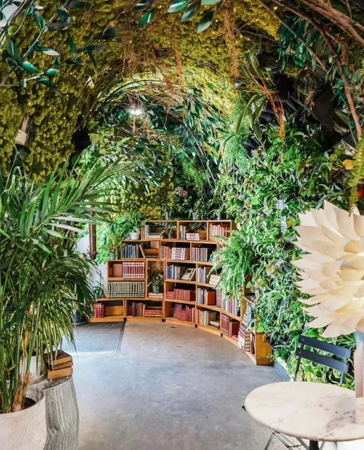 ✨ Welcome to Lost Books in Los Angeles! 📚🌿