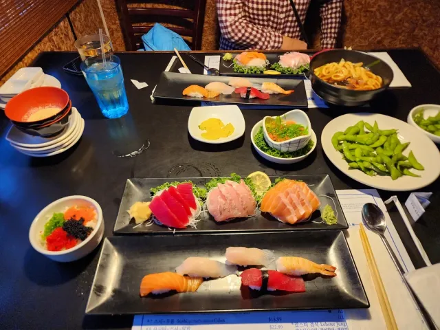 🍣 A Well-Deserved Popular Spot – Authentic & Flavorful! 🌟