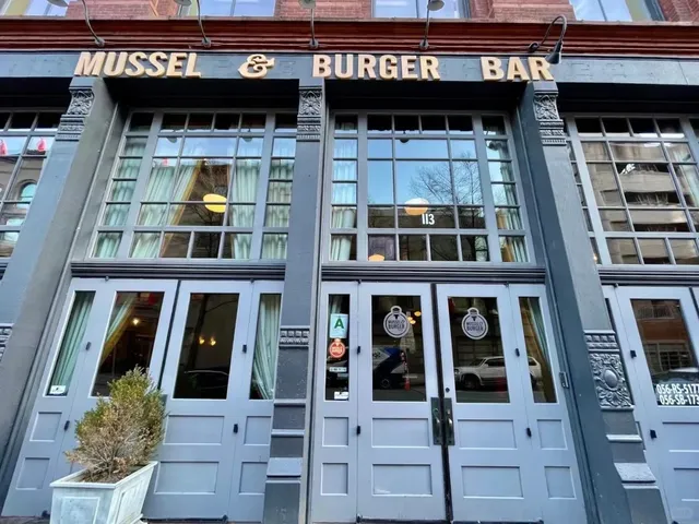 Louisville’s Famous Seafood Spot 🌟