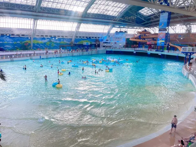 🇨🇦 West Edmonton Mall — A Must-Visit in Edmonton!