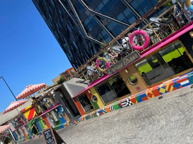 A Colorful Canal Brunch – Pure Bliss! 🥂