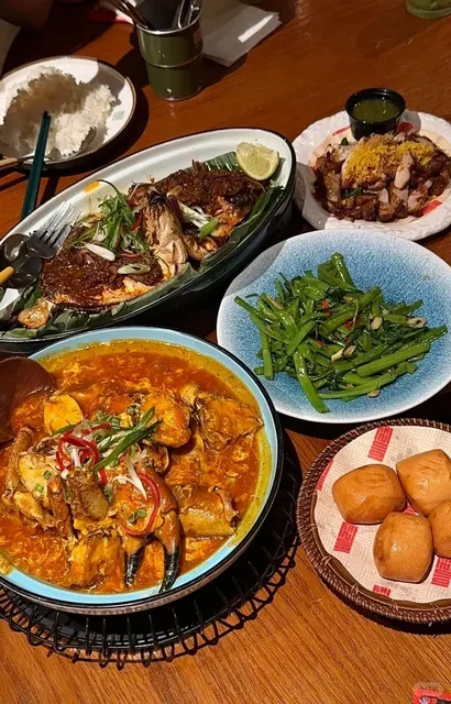 🇬🇧 ​​YiQi: The Crab That Stole London's Heart!​​ 🦀❤️