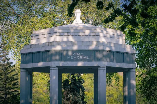 🇨🇦 Saskatoon Spring Blooms: Downtown's Secret Garden