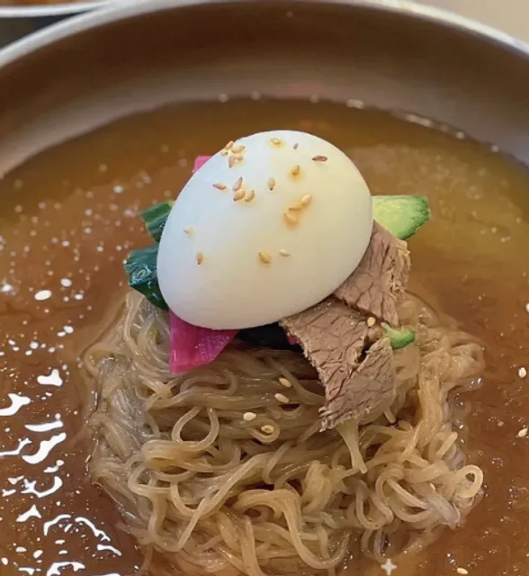 Vancouver | This Place Has the BEST Army Stew & Cold Noodles! 🇰🇷