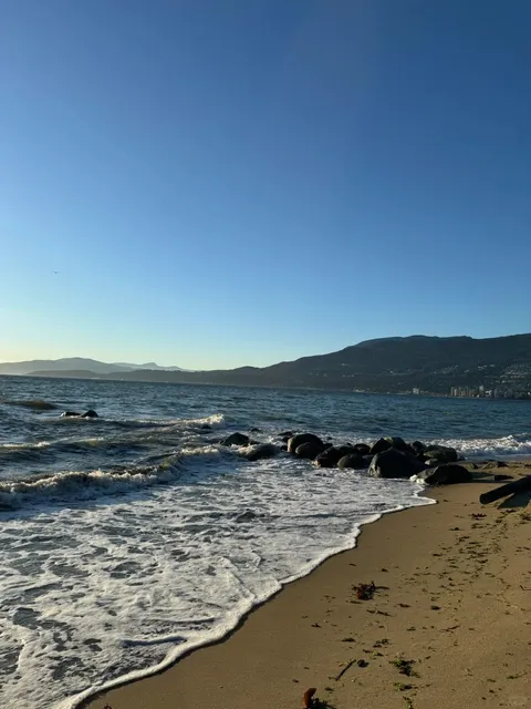 Weekend Vibes at Vancouver's Beaches ☀️🏖️