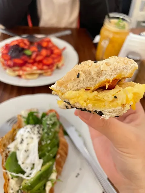 Buenos Aires | Molly’s: A Local-Favorite Café with Hits & Misses! 🥯🍓