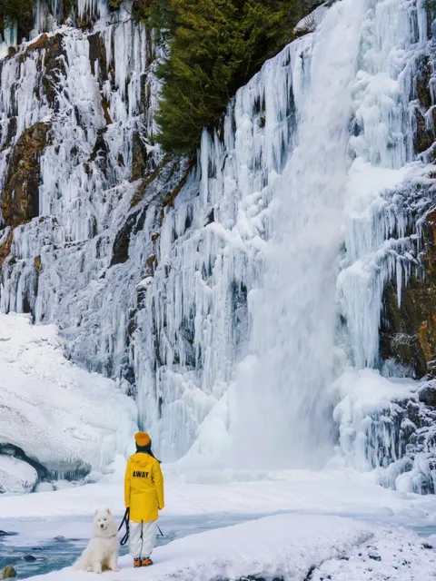 Finally checked off the ice waterfall in Seattle ❄️