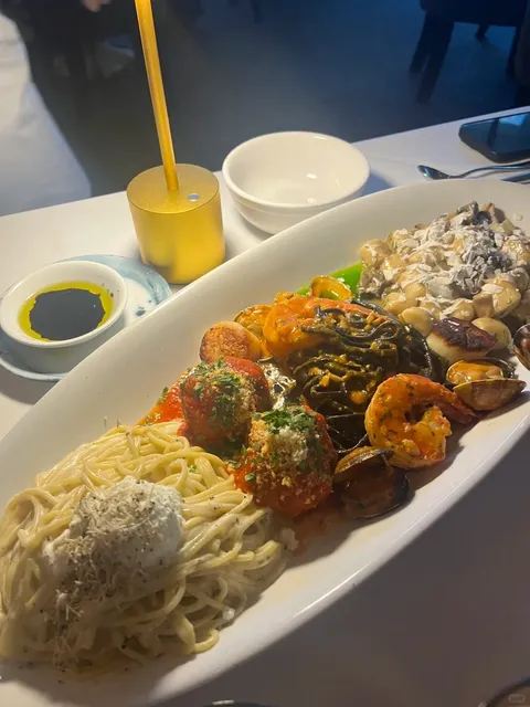 ​​🇨🇦 No Wonder It's the Best-Rated Italian Restaurant!​​