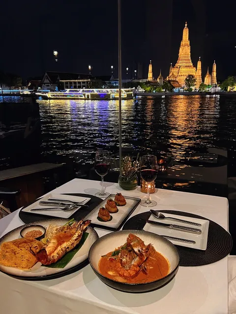 🚢 Bangkok's Riverside Gem: The Best View at Wat Arun Temple 🌉