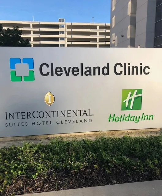 🏩 Holiday Inn Cleveland Clinic 🏥