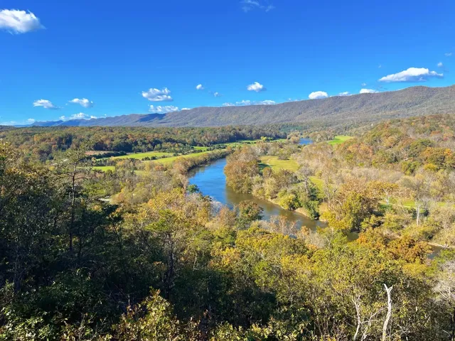 Shenandoah River State Park in Early Autumn is Simply Gorgeous! 🍂🐢