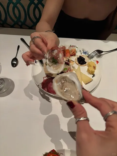 Atlanta - Atlas 🎄 Christmas Feast or Frenzy?