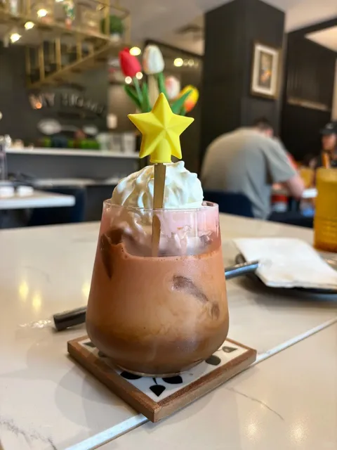 High Aesthetic Coffee + Thai Food Where Ketchup Flows Freely 🍅☕