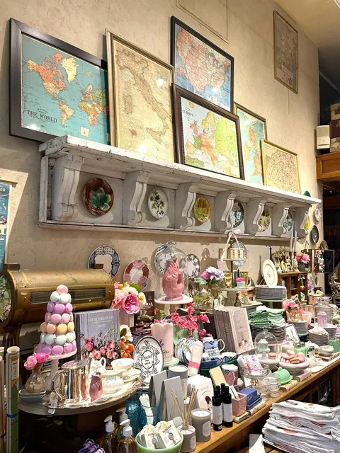 Return to Chicago ~ A Treasure Trove Antique Store