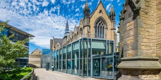 Leeds, UK 🇬🇧 | The Vibrant Heart of Yorkshire!