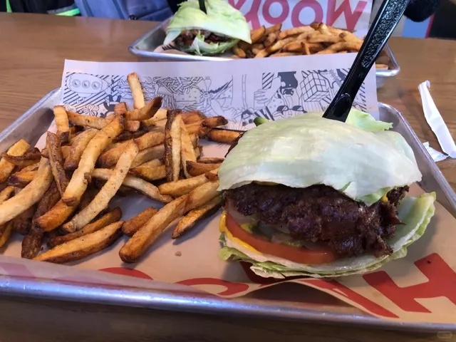 Madison Food｜FREE MOOYAH Burgers! 🍔
