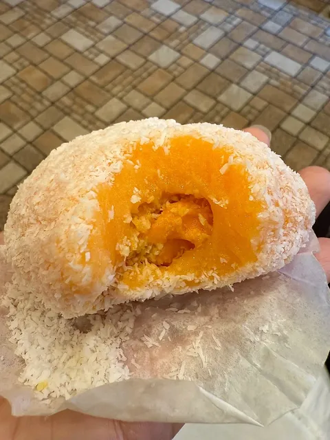 The super popular $3 Mango Mochi in NYC – I finally got to try it! 🥭✨
