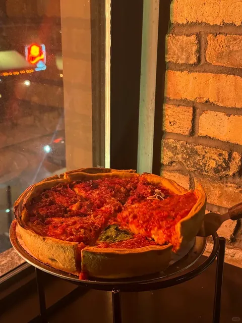 Chicago | How Far Can You March After This Deep-Dish Pizza? 🍕💥