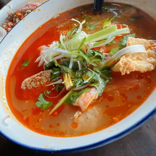 Edmonton | XO Bistro - The BEST Pho in Town! 🍜