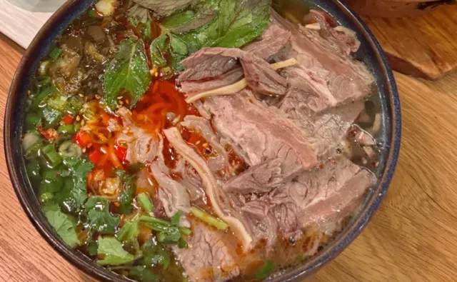 New York Food 👉🏻 Yunnan Cuisine: Little Yellow Cow Rice Noodles 😍